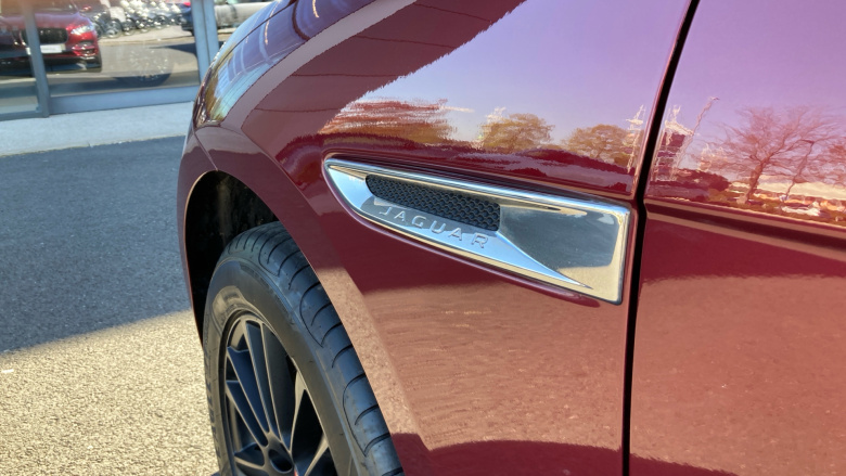 Jaguar F-Pace 2.0d Portfolio 5dr Auto AWD Diesel Estate